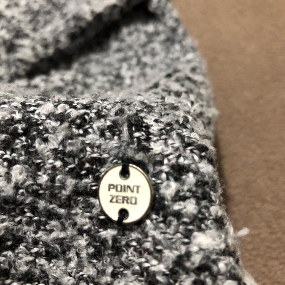 Point Zero sweater with chiffon hem. Size small. Gray / Black - Picture 3 of 3